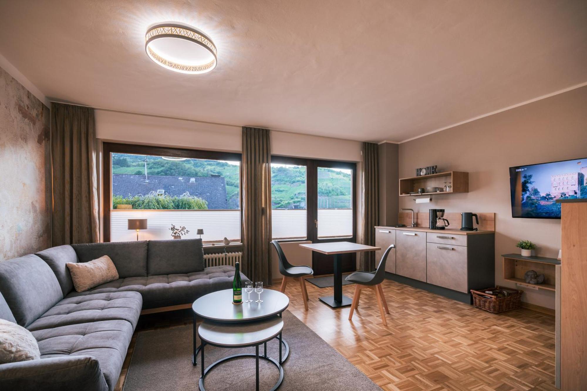 Bed and Breakfast Ferienweingut Hirschen Schulstrasse Burg  Esterno foto
