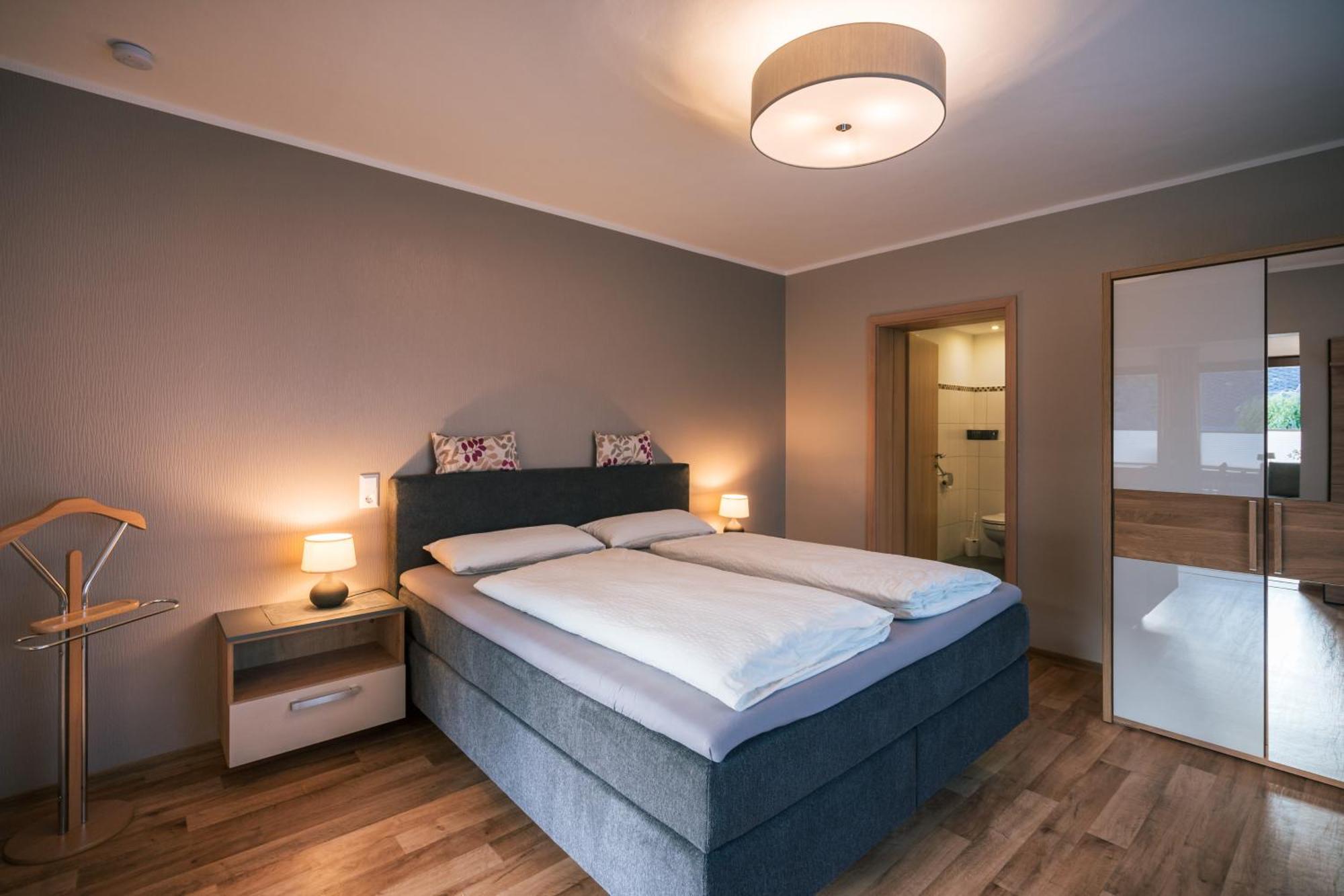 Bed and Breakfast Ferienweingut Hirschen Schulstrasse Burg  Esterno foto