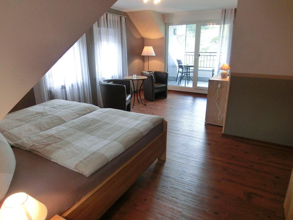 Bed and Breakfast Ferienweingut Hirschen Schulstrasse Burg  Camera foto