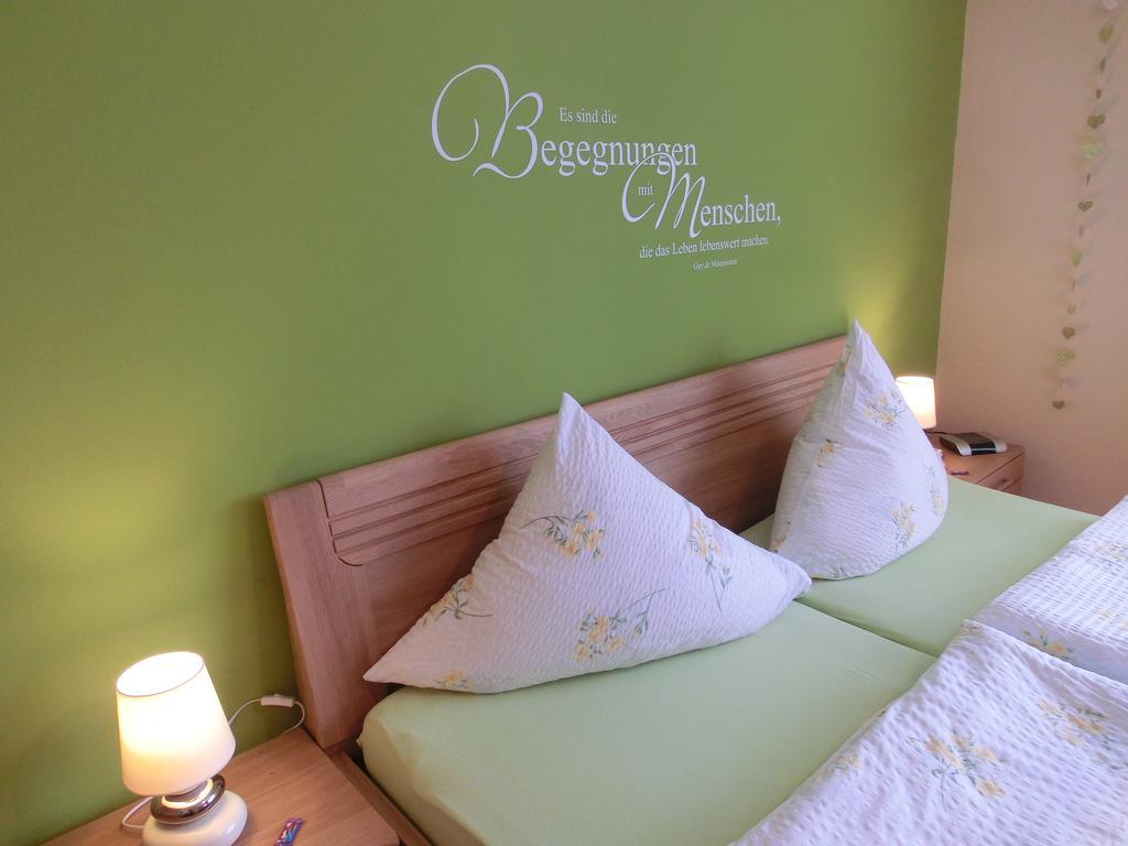 Bed and Breakfast Ferienweingut Hirschen Schulstrasse Burg  Camera foto