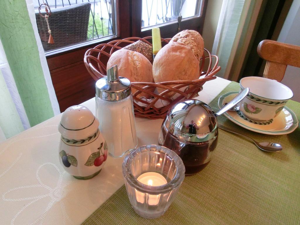 Bed and Breakfast Ferienweingut Hirschen Schulstrasse Burg  Camera foto