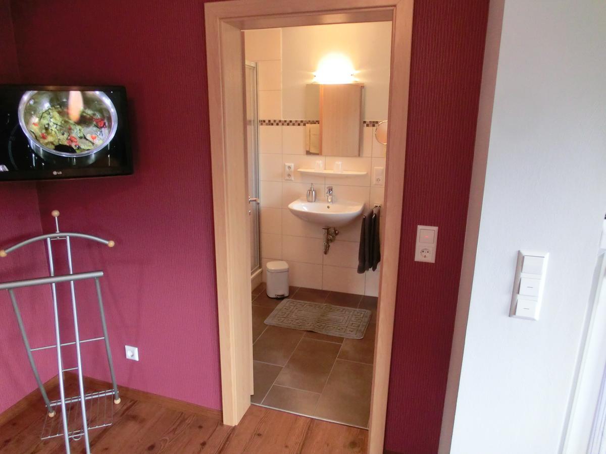 Bed and Breakfast Ferienweingut Hirschen Schulstrasse Burg  Esterno foto